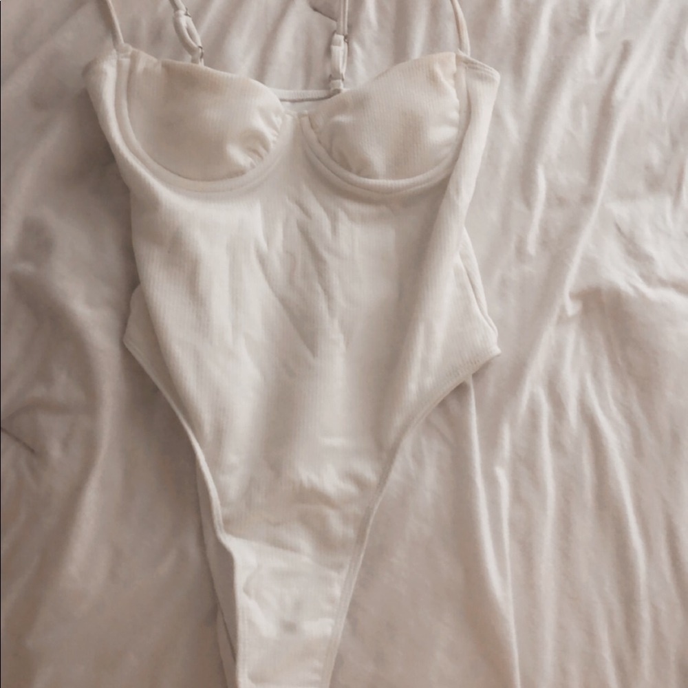 White strap/strapless bodysuit